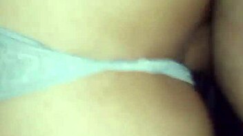 mamita pone musica relajante para dormir y yo la despierto con la pija adentro y la lleno de leche al final 😴🍆💦