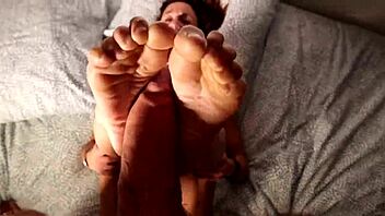 Pov view of huge barefoot feet giving footjob until squirt