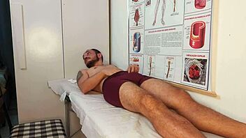 Paciente Tem Ereção Ao Sentir Toque Da Enfermeira