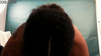 Exotic teen spreads shaved pussy for nasty photographer