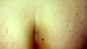 esas nalgas rebotan rico, me gusta chuparla toda y que me de bien 😍