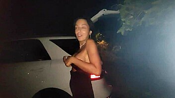 Hän panee perseeni parkkipaikalla