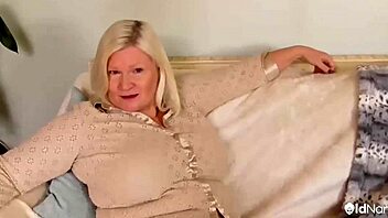 Matures samantha and lacey in solo actions