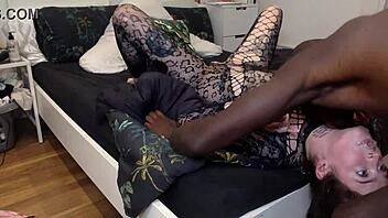 amyyy wilde performs on cam show