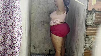 madrastra enjoys a private moment with her lover in the shower