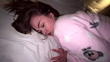 Spill med hot stesøster ble vill knullfest