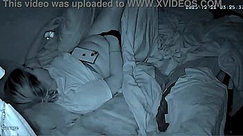 Pinay boss girlfriend masturbates with toys in her apartment!