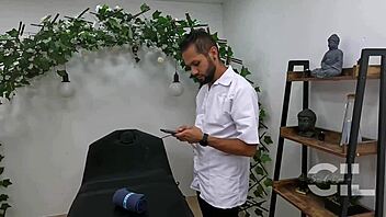 Masajista Wants HAPPY ENDING With BIG DICK Part 1 - Salome Gil