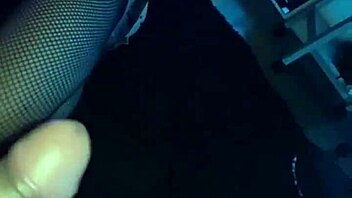 Cuando lo mamo agarro la polla como si fuese mi biberón me tomo la leche y me sabe a klim!