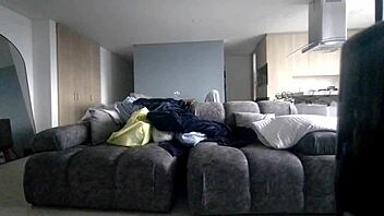 milf colombiana de culo grande se masturba su jugoso co�o en casa de su jefe mientras �l trabaja