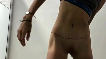 mi hermanastra paga mi silencio con mamada y follada dura 😜