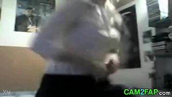 edinburgh teen 18+ strips on webcam