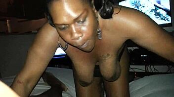 shemale chats about her day 😊