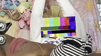 Casual sex on the couch with ebony caribbean midget