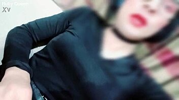 linda jovencita ladyboy caliente en masturbacion anal