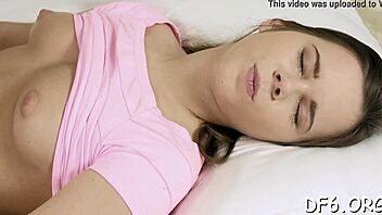 हेय, मेरी पहली बार क्लोज अप देखना चाहोगे?