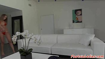 Babe gets her feet worshiped 😘