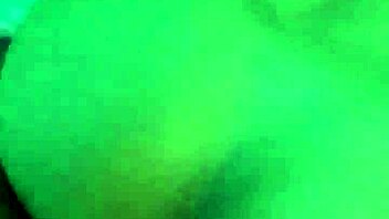 Latinka Katalina razkazuje seksi veliko rit in joške v novem