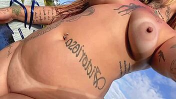 GAROTA SE MASTURBA ATÉ ESGUICHAR EM LAGO PÚBLICO!