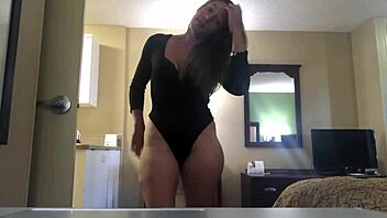 wanna see this sexy white milf shake her big ass?