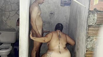 madrastra enjoys a private moment with her lover in the shower