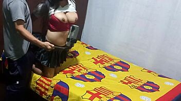 Encontre a mi madrastra grabandose eroticamente en mi departamento luego me pidio ayuda para completar el video porno real casero 1!