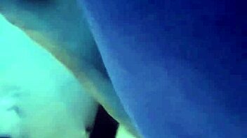 Latinka Katalina razkazuje seksi veliko rit in joške v novem