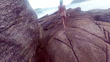 i'm beggin for cum from that gifted young man on the floripa beach