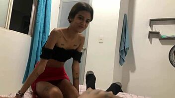 mi hermanastra paga mi silencio con mamada y follada dura 😜