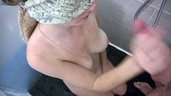 Teen gives blowjob in shower, leading to facial?