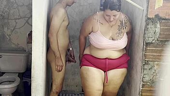 madrastra enjoys a private moment with her lover in the shower