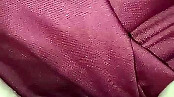 she's warming her wet pussy with a hairdryer after peeing 😳