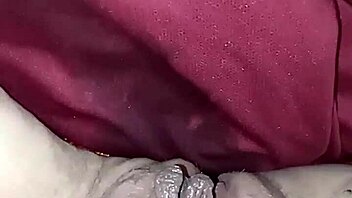 she's warming her wet pussy with a hairdryer after peeing 😳