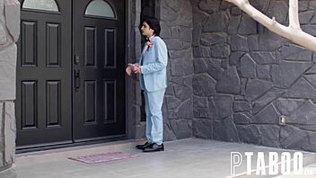 Can prom bombshell Kiki Daire handle Elias Cash's big cock?