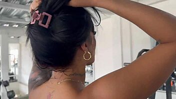 My transgender trainer makes me do squats naked in the gym 😏