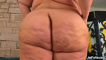 Gigantic plumper Erin Green masturbates with toys