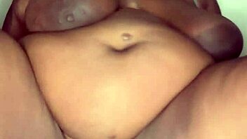 I'm making my pussy squirt with toys and spanking my big sexy ass