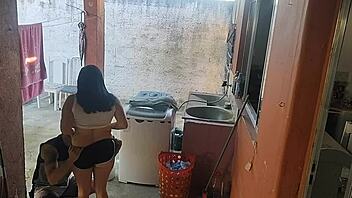 Esposa saiu e a empregada n�o resistiu ao meu pau ereto