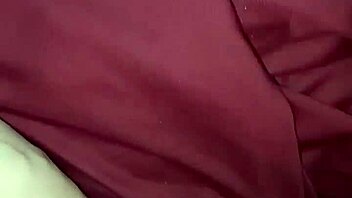 she's warming her wet pussy with a hairdryer after peeing 😳