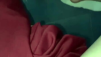 she's warming her wet pussy with a hairdryer after peeing 😳