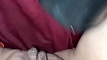 she's warming her wet pussy with a hairdryer after peeing 😳