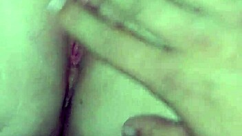 my wife squirting as i toy with her pussy 😍