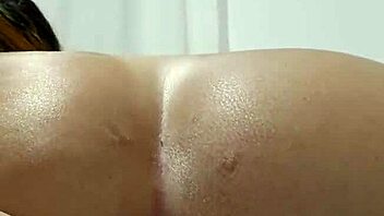 Young girl twerks for thick dick