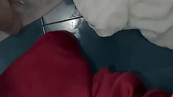 she's warming her wet pussy with a hairdryer after peeing 😳