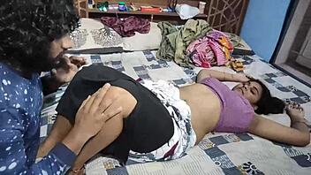 टाइट साड़ी में साली नॉटी देवर की नजर को टेम्प्ट करती है।