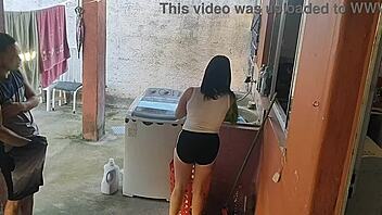 Esposa saiu e a empregada n�o resistiu ao meu pau ereto