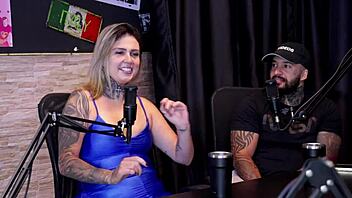 Married for years, would you give up your ass for R$500? They brought a girl home for a wild threesome! 😲