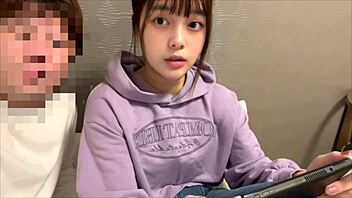 Holy crap! I pulled down her jeans while she’s gaming and made her cum with standing backshots!