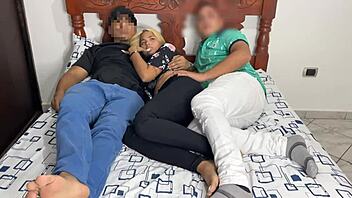 noche de pelicula con mi amigo y su novia ntr