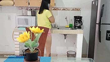 i'm pleasing the worker repairing my house with a creampie.